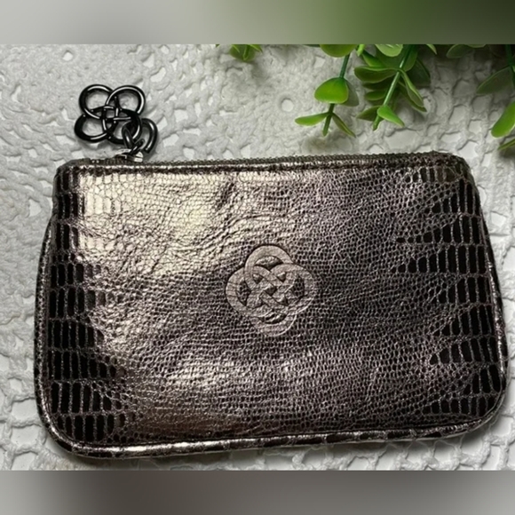 Stella & Dot Handbags - New Stella & Dot metallic leather wristlet wallet